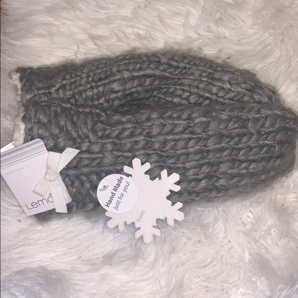 Knitted mittens